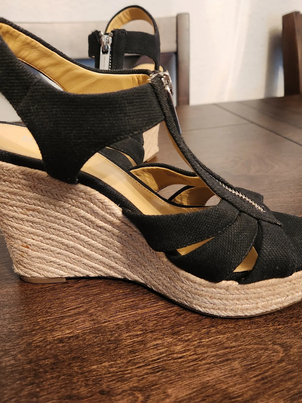 Michael Kors Women's Berkley Canvas Espadrille Wedge Sandal Size 7 Black - Picture 4 of 9